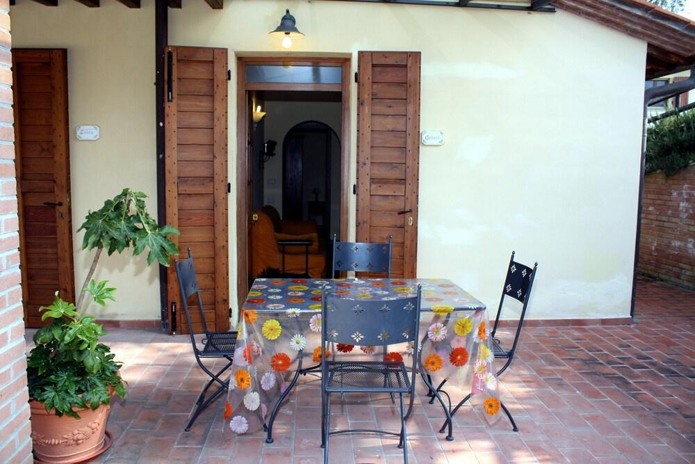 Agriturismo Le Docce Кастельфьорентино Экстерьер фото